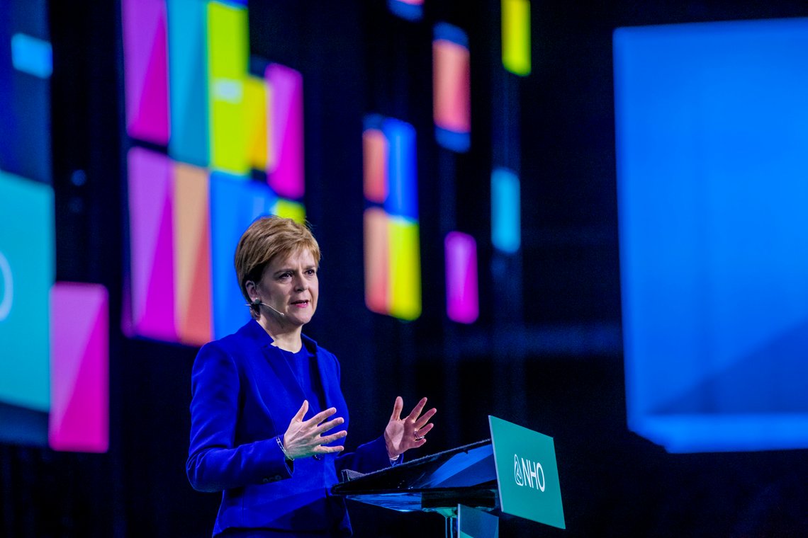 Nicola Sturgeon er pågrepet i Skottland og avhøres i forbindelse med etterforskningen av partifinansieringen i Det skotske nasjonalistpartiet SNP. Arkivfoto: Stian Lysberg Solum / NTB Nicola Sturgeon er pågrepet i Skottland og avhøres i forbindelse med etterforskningen av partifinansieringen i Det skotske nasjonalistpartiet SNP. Arkivfoto: Stian Lysberg Solum / NTB