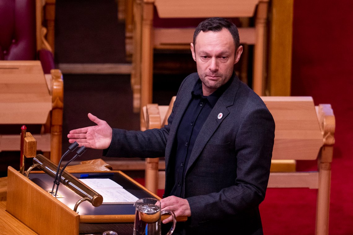 SVs Torgeir Knag Fylkesnes sikrer regjeringen flertall for årets jordbruksoppgjør. Foto: Javad Parsa / NTB SVs Torgeir Knag Fylkesnes sikrer regjeringen flertall for årets jordbruksoppgjør. Foto: Javad Parsa / NTB