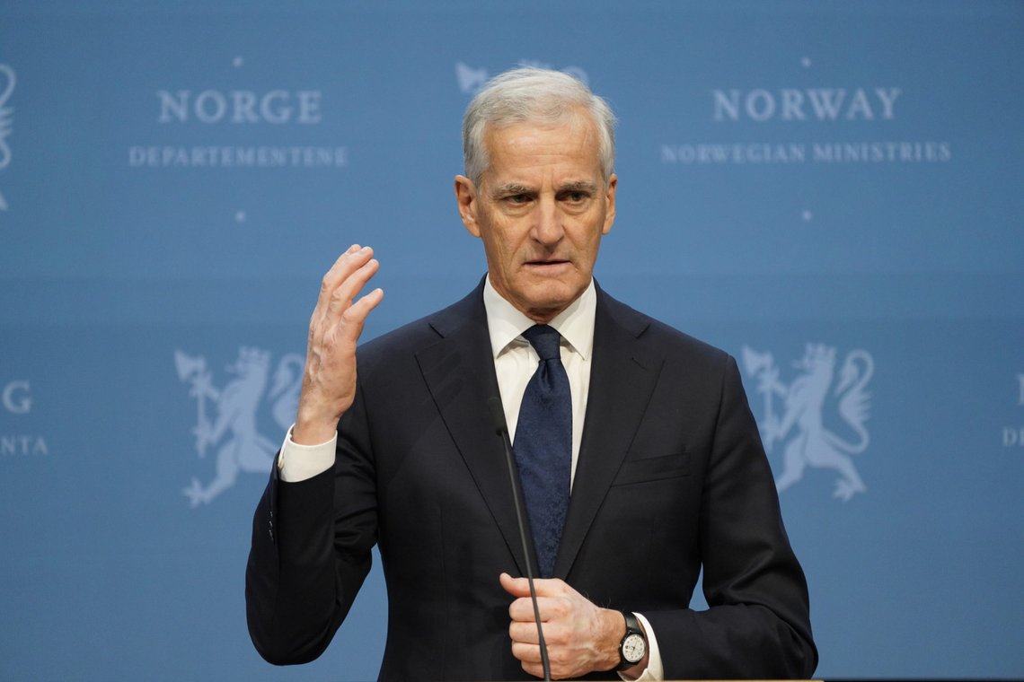 Statsminister Jonas Gahr Støre (Ap) vil vite hvor Høyre vil kutte for å få budsjettet til å gå opp. En gammel ringrev fra FrP har svaret.
Foto: Gorm Kallestad / NTB Statsminister Jonas Gahr Støre (Ap) vil vite hvor Høyre vil kutte for å få budsjettet til å gå opp. En gammel ringrev fra FrP har svaret.
Foto: Gorm Kallestad / NTB