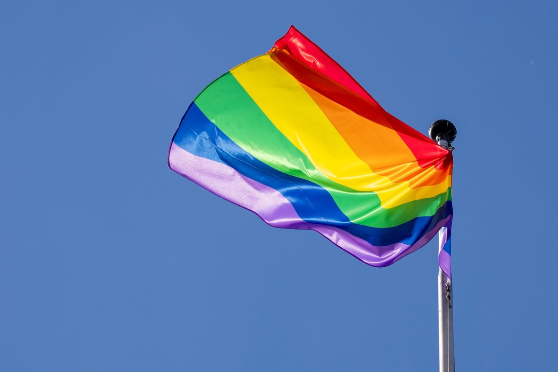 Én forelder fikk én rektor til å tenke seg om slik at én skole firte Pride-flagget i respekt for et livssyn som nok omfavnes av 95 prosent av Norges befolkning! Én forelder fikk én rektor til å tenke seg om slik at én skole firte Pride-flagget i respekt for et livssyn som nok omfavnes av 95 prosent av Norges befolkning!