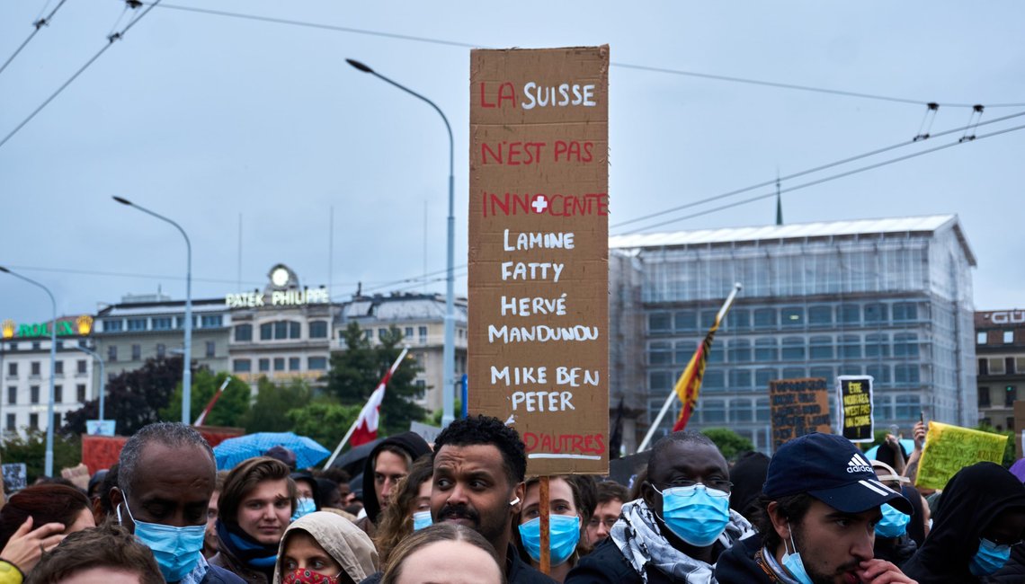 Geneva/Switzerland - June 08 2020: Black Lives Matter March. Photo: Shutterstock by AntPhotos123. Geneva/Switzerland - June 08 2020: Black Lives Matter March. Photo: Shutterstock by AntPhotos123.