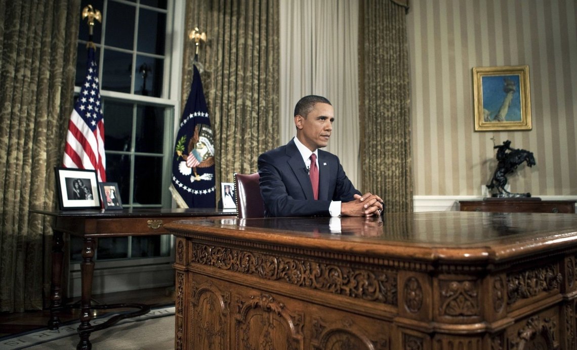 U.S. President Barack Obama sits behind his desk after addressing the nation from the Oval Office of the White House August 31, 2010 in Washington, DC. Photo: Shutterstock by Salma Bashir Motiwala, Pakistan. (I 2009 vant Obama fredsprisen. Journ. anm.) U.S. President Barack Obama sits behind his desk after addressing the nation from the Oval Office of the White House August 31, 2010 in Washington, DC. Photo: Shutterstock by Salma Bashir Motiwala, Pakistan. (I 2009 vant Obama fredsprisen. Journ. anm.)