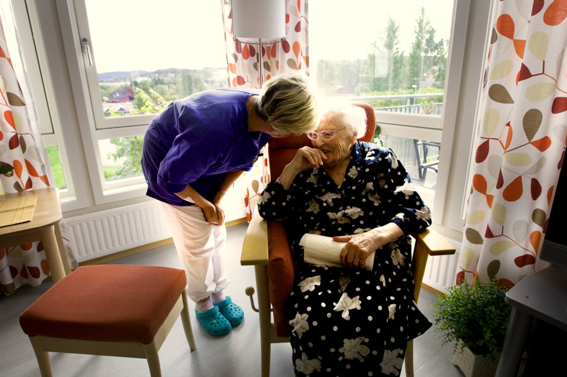 Mange sykepleiervakter ble ikke bemannet med en sykepleier, viser den årlige kartleggingen fra Norsk Sykepleierforbund. I stedet blir det satt inn personell med annen bakgrunn, ufaglærte eller vakten ble stående ubemannet. Foto: Gorm Kallestad / NTB Mange sykepleiervakter ble ikke bemannet med en sykepleier, viser den årlige kartleggingen fra Norsk Sykepleierforbund. I stedet blir det satt inn personell med annen bakgrunn, ufaglærte eller vakten ble stående ubemannet. Foto: Gorm Kallestad / NTB