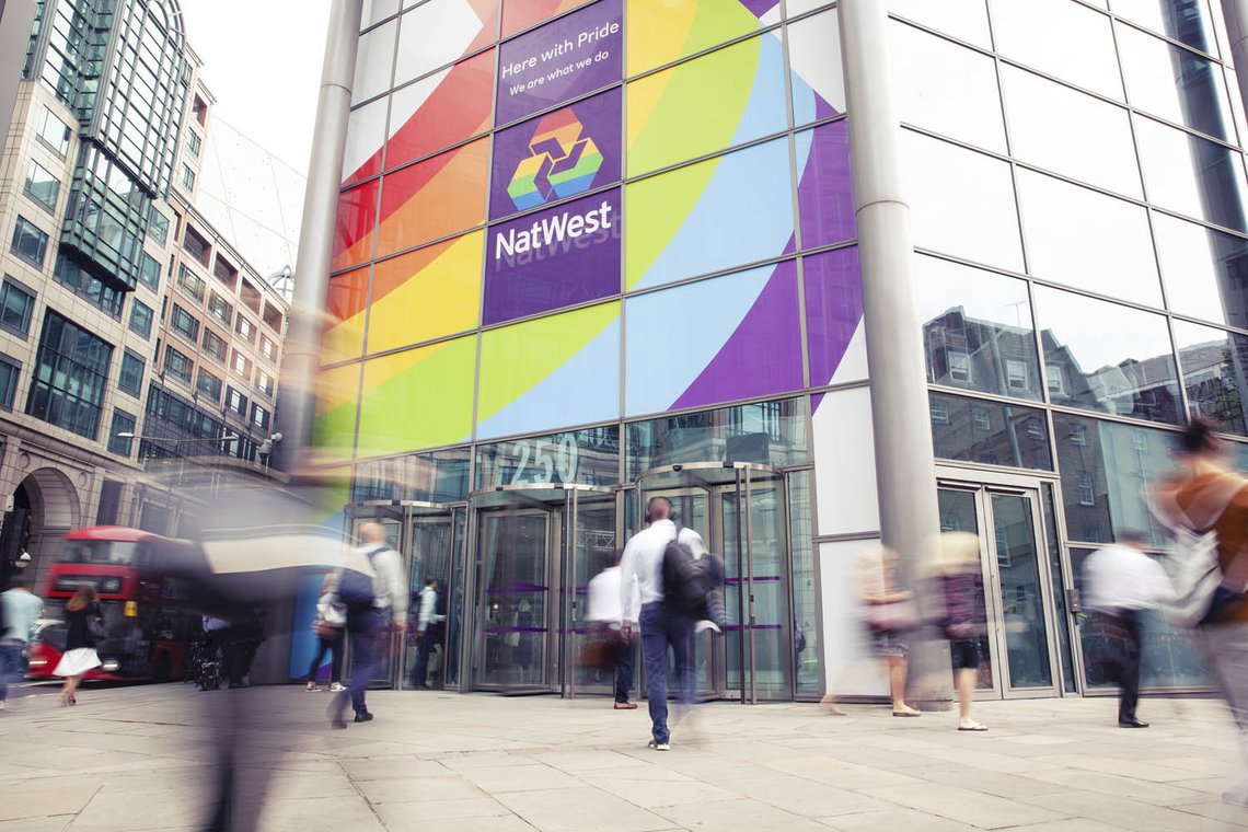 NatWest har fått mye kritikk for sin behandling av Nigel Farage. Men flere andre banker opptrer på den samme måten. Foto: Emily Alexandra/ Wikipedia NatWest har fått mye kritikk for sin behandling av Nigel Farage. Men flere andre banker opptrer på den samme måten. Foto: Emily Alexandra/ Wikipedia