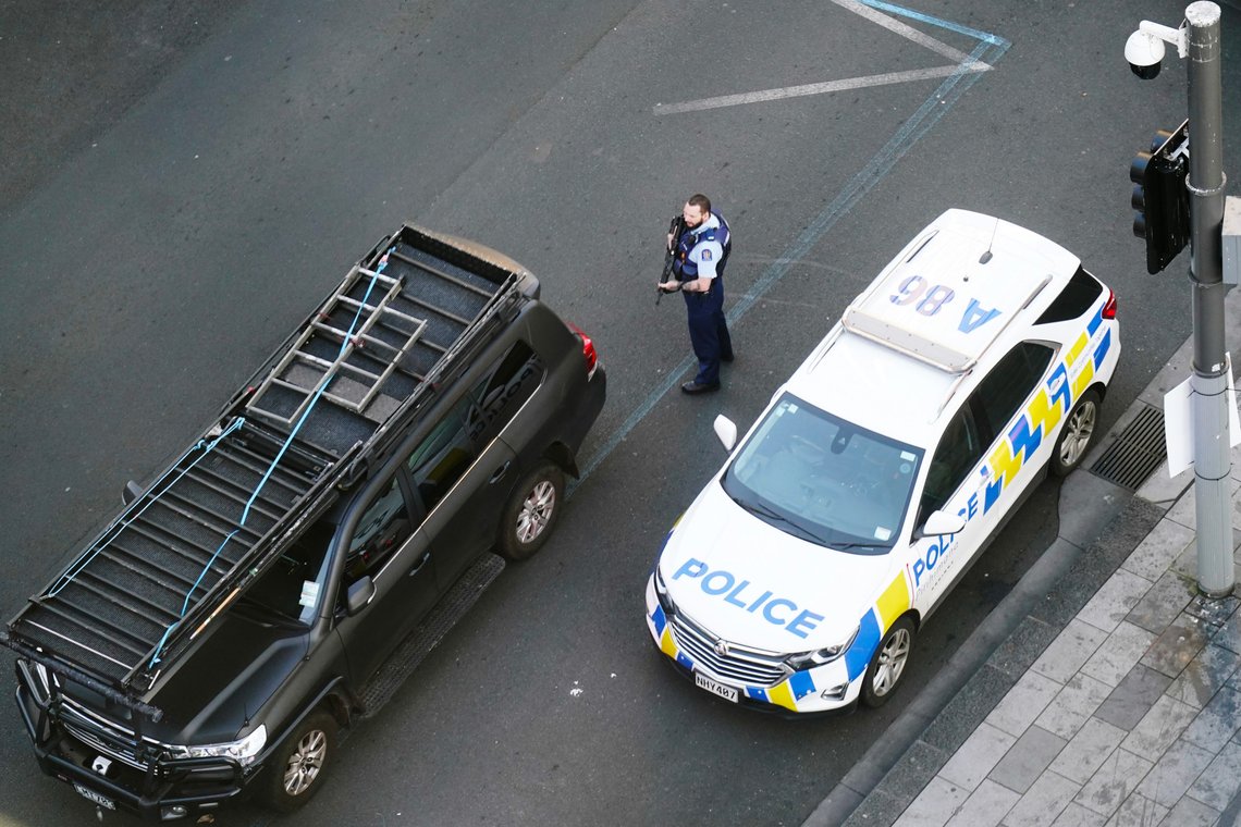 Det pågår en stor politiaksjon i sentrum i Auckland. Foto: Lise Åserud / NTB Det pågår en stor politiaksjon i sentrum i Auckland. Foto: Lise Åserud / NTB