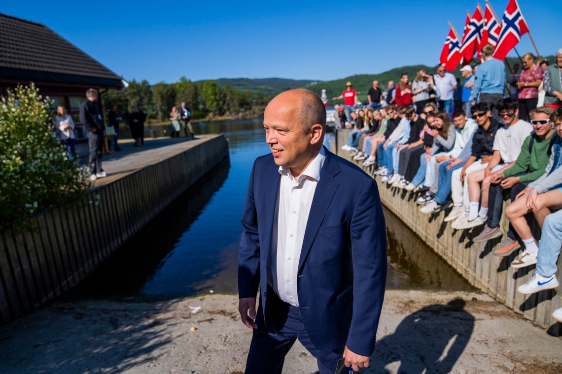 Finansminister Trygve Slagsvold Vedum (Sp) liker å fremstille seg selv og partiet sitt som en forsvarer for nasjonale verdier. Tiden i regjering har vist noe annet.
Foto: Fredrik Varfjell / NTB Finansminister Trygve Slagsvold Vedum (Sp) liker å fremstille seg selv og partiet sitt som en forsvarer for nasjonale verdier. Tiden i regjering har vist noe annet.
Foto: Fredrik Varfjell / NTB