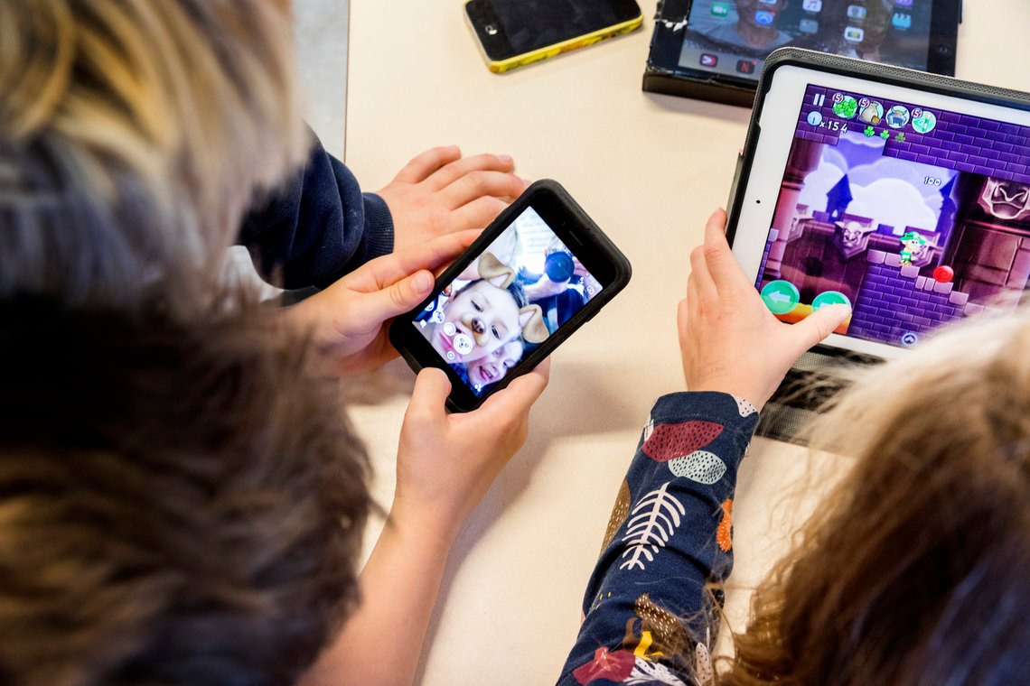 Nederland innfører et generelt forbud mot mobiltelefoner og nettbrett i landets klasserom for å unngå forstyrrelser i undervisningen. Illustrasjonsfoto: Gorm Kallestad / NTB Nederland innfører et generelt forbud mot mobiltelefoner og nettbrett i landets klasserom for å unngå forstyrrelser i undervisningen. Illustrasjonsfoto: Gorm Kallestad / NTB