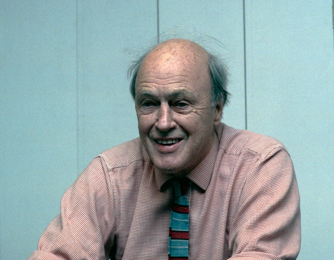 Den britiske forfatteren Roald Dahl den gangen han presenterte sin bok Matilda i norsk oversettelse.
Foto: Inge Gjellesvik / NTB / NTB Den britiske forfatteren Roald Dahl den gangen han presenterte sin bok Matilda i norsk oversettelse.
Foto: Inge Gjellesvik / NTB / NTB