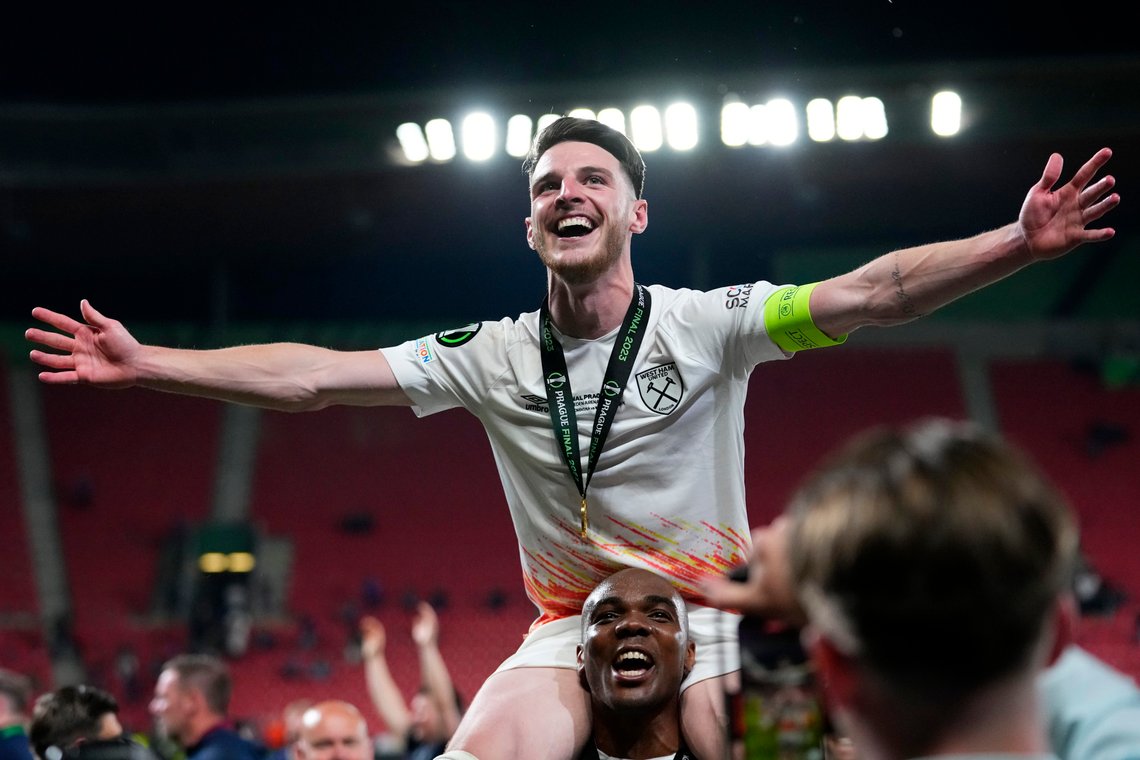 Declan Rice blir nytt tilskudd i Arsenal. Han skal koste langt over én milliard kroner. Foto: Petr David Josek / AP / NTB Declan Rice blir nytt tilskudd i Arsenal. Han skal koste langt over én milliard kroner. Foto: Petr David Josek / AP / NTB