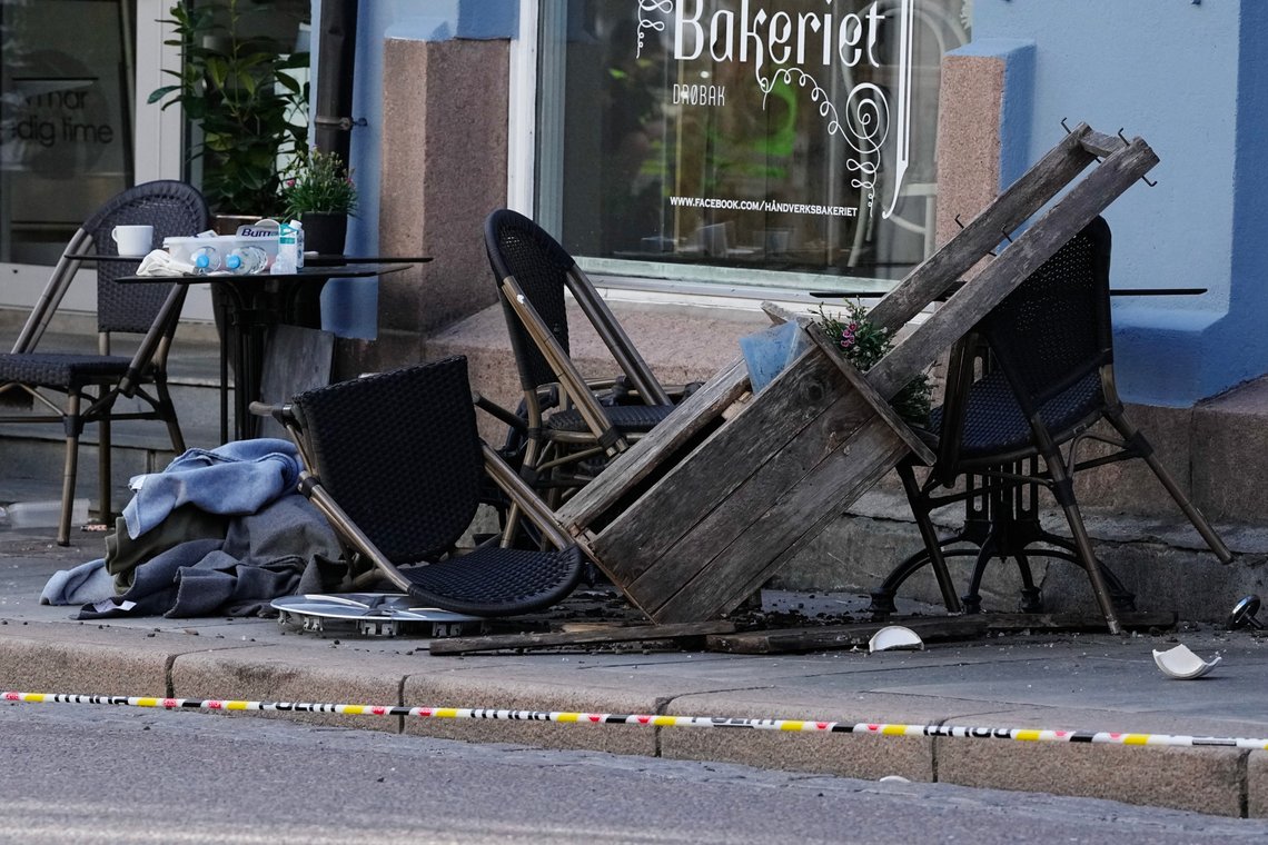 Drøbak 20230723.
Politiet har mottatt melding om at en bil har truffet flere personer i Drøbak sentrum. Skadeomfanget er foreløpig ukjent.
Foto: Beate Oma Dahle / NTB Drøbak 20230723.
Politiet har mottatt melding om at en bil har truffet flere personer i Drøbak sentrum. Skadeomfanget er foreløpig ukjent.
Foto: Beate Oma Dahle / NTB