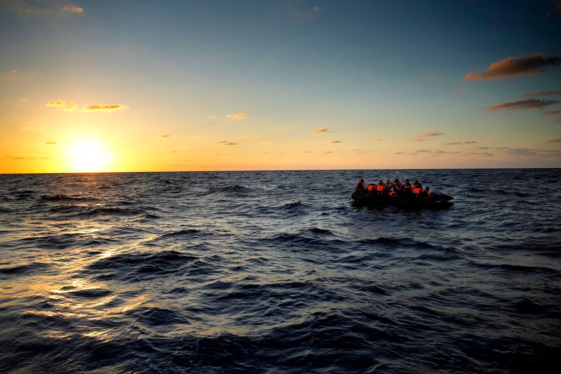 Migranter og flyktninger venter på å bli reddet utenfor kysten av Libya. Mange pakistanere har gitt opp drømmen om Europa etter fiskebåtforliset i Hellas der hundrevis av pakistanere døde. Foto: Petros Karadjias / AP / NTB Migranter og flyktninger venter på å bli reddet utenfor kysten av Libya. Mange pakistanere har gitt opp drømmen om Europa etter fiskebåtforliset i Hellas der hundrevis av pakistanere døde. Foto: Petros Karadjias / AP / NTB