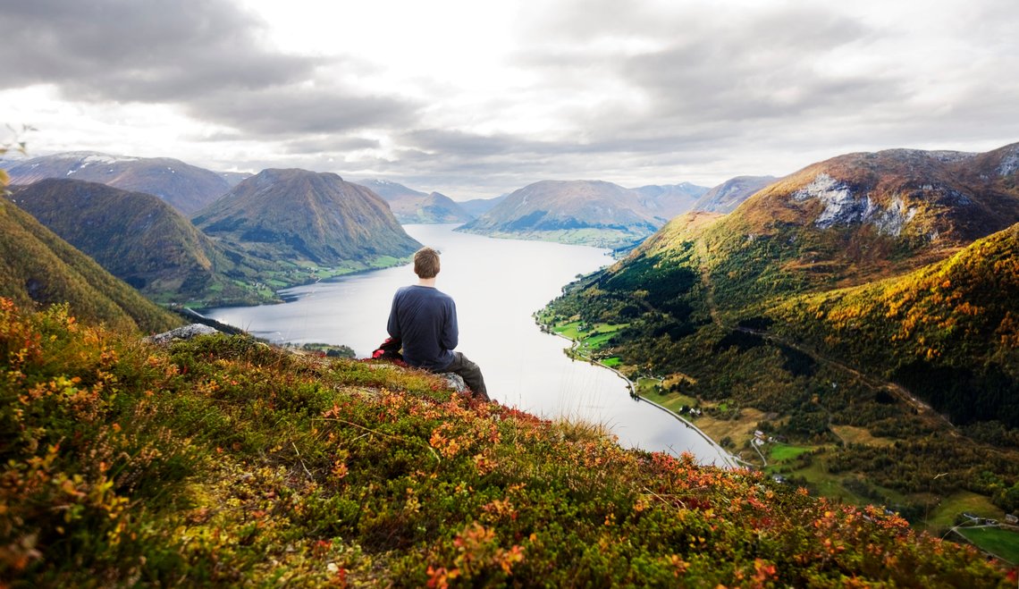 Fjord og fjell er vel og bra, men ikke nok til at utenlandske arbeidstakere trives veldig godt her i landet. Her fra Jølster i Sogn og Fjordane. Foto: Kyrre Lien / NTB Fjord og fjell er vel og bra, men ikke nok til at utenlandske arbeidstakere trives veldig godt her i landet. Her fra Jølster i Sogn og Fjordane. Foto: Kyrre Lien / NTB