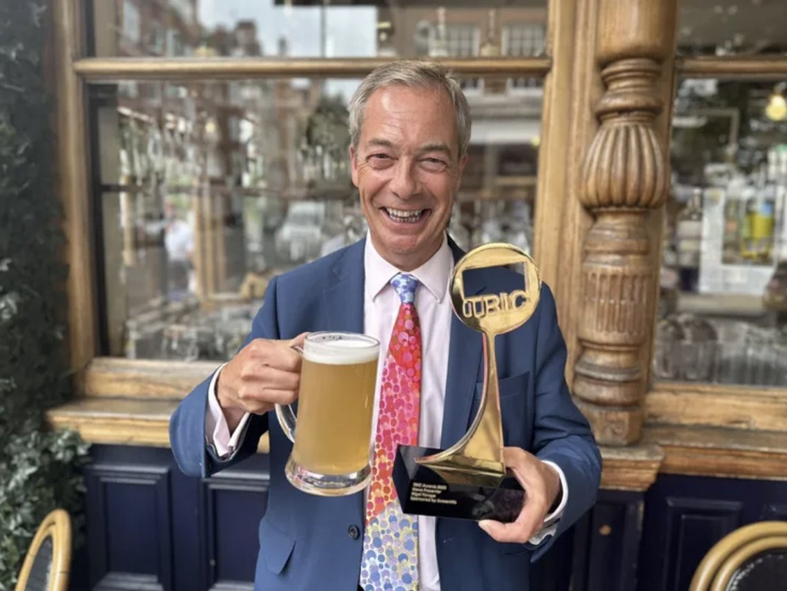 Nigel Farage fikk sine bankkontoer sperret. Han burde heller ha drept eller voldtatt noen, da hadde han fortsatt hatt tilgang til sine egne eiendeler. Skjermdump Twitter/ Farage Nigel Farage fikk sine bankkontoer sperret. Han burde heller ha drept eller voldtatt noen, da hadde han fortsatt hatt tilgang til sine egne eiendeler. Skjermdump Twitter/ Farage