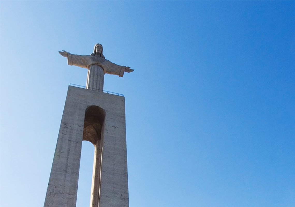 Et tankekors. Professor emeritus Rögnvaldur Hannesson mener miljøverneri har gjort folk mottagelige for dommedagsprofetier. Her sees Christo Rei-monumentet utenfor Lisboa. Illustrasjonsfoto: Arnt Jensvoll / Document Et tankekors. Professor emeritus Rögnvaldur Hannesson mener miljøverneri har gjort folk mottagelige for dommedagsprofetier. Her sees Christo Rei-monumentet utenfor Lisboa. Illustrasjonsfoto: Arnt Jensvoll / Document
