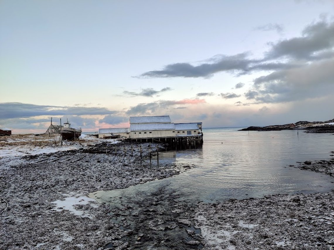 Øde og stille i Gamvik i april 2022. Hva skal til for å få aktiviteten tilbake i hele Finnmark? Foto: Geir Furuseth Øde og stille i Gamvik i april 2022. Hva skal til for å få aktiviteten tilbake i hele Finnmark? Foto: Geir Furuseth