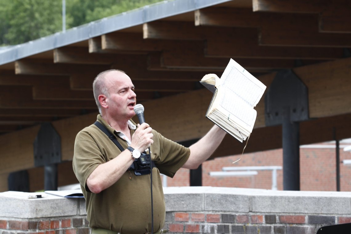 Leder Lars Thorsen i Stopp islamiseringen i Norge (Sian) brenner gjerne koranen offentlig. STL mener Thorsen og Sian er en hatefull organisasjon som består av en håndfull mennesker som bør kanselleres.
Foto: Terje Pedersen / NTB Leder Lars Thorsen i Stopp islamiseringen i Norge (Sian) brenner gjerne koranen offentlig. STL mener Thorsen og Sian er en hatefull organisasjon som består av en håndfull mennesker som bør kanselleres.
Foto: Terje Pedersen / NTB