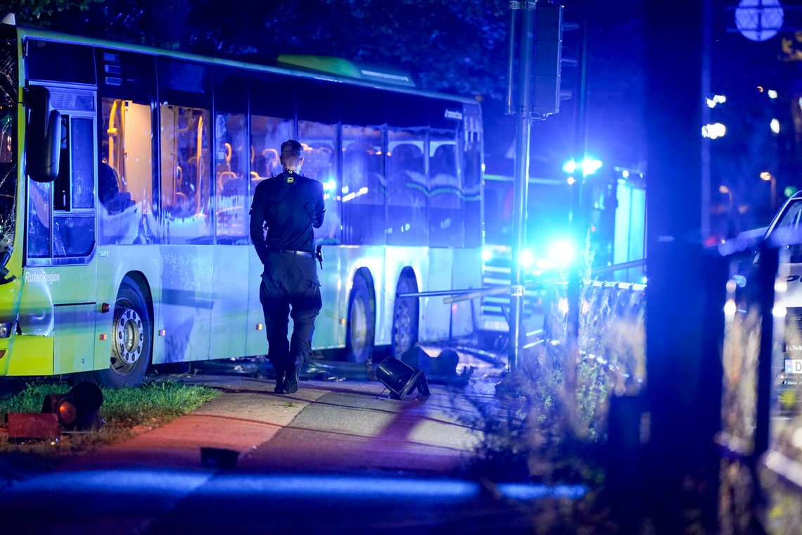 Sjåføren er siktet etter at en buss onsdag kveld kjørte inn i Vahl skole på Tøyen i Oslo. Foto: Annika Byrde / NTB Sjåføren er siktet etter at en buss onsdag kveld kjørte inn i Vahl skole på Tøyen i Oslo. Foto: Annika Byrde / NTB