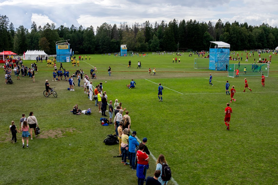 Et jentelag har fortalt om ubehagelig oppførsel fra et guttelag på Norway Cup. Lagene på bildet har ingenting med hendelsen å gjøre. Foto: Javad Parsa / NTB
Et jentelag har fortalt om ubehagelig oppførsel fra et guttelag på Norway Cup. Lagene på bildet har ingenting med hendelsen å gjøre. Foto: Javad Parsa / NTB Et jentelag har fortalt om ubehagelig oppførsel fra et guttelag på Norway Cup. Lagene på bildet har ingenting med hendelsen å gjøre. Foto: Javad Parsa / NTB
Et jentelag har fortalt om ubehagelig oppførsel fra et guttelag på Norway Cup. Lagene på bildet har ingenting med hendelsen å gjøre. Foto: Javad Parsa / NTB