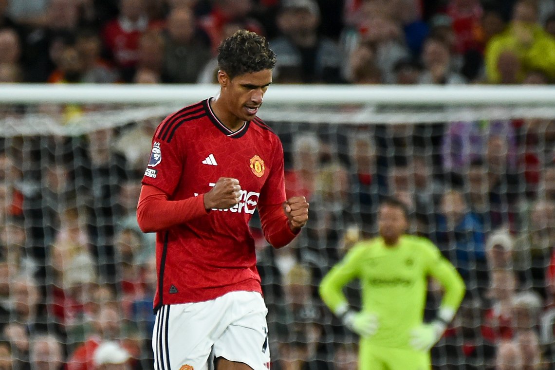 Raphaël Varane scoret for Manchester United i serieåpningen mot Wolves. Ingen av lagene imponerte. Foto: Rui Vieira / AP / NTB Raphaël Varane scoret for Manchester United i serieåpningen mot Wolves. Ingen av lagene imponerte. Foto: Rui Vieira / AP / NTB