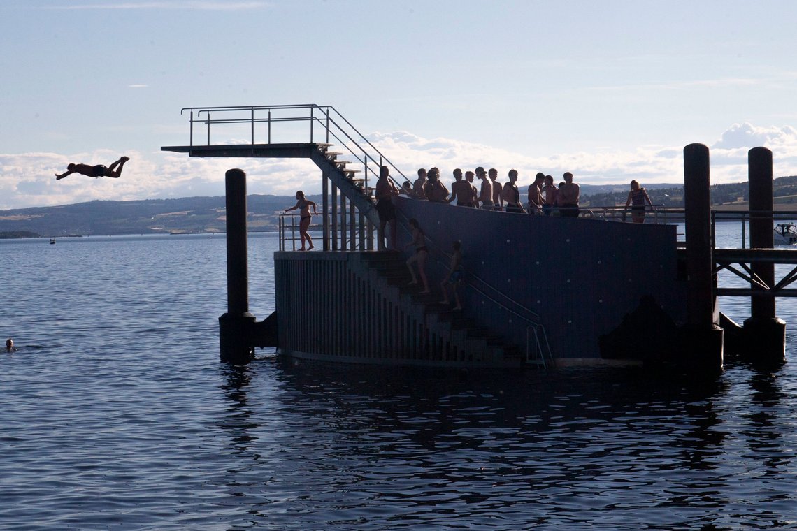 Det mye omtalte stupetårnet på Hamar kan løsne som følge av flommen i Mjøsa. Foto: Fredrik Hagen / NTB Det mye omtalte stupetårnet på Hamar kan løsne som følge av flommen i Mjøsa. Foto: Fredrik Hagen / NTB