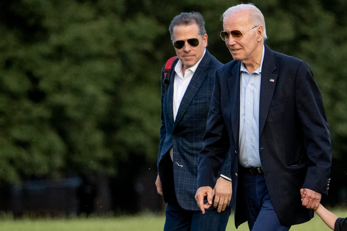 Joe Biden og sønnen Hunter er under mistanke for kriminelt samrøre. Foto: AP /Andrew Harnik/ NTB Joe Biden og sønnen Hunter er under mistanke for kriminelt samrøre. Foto: AP /Andrew Harnik/ NTB