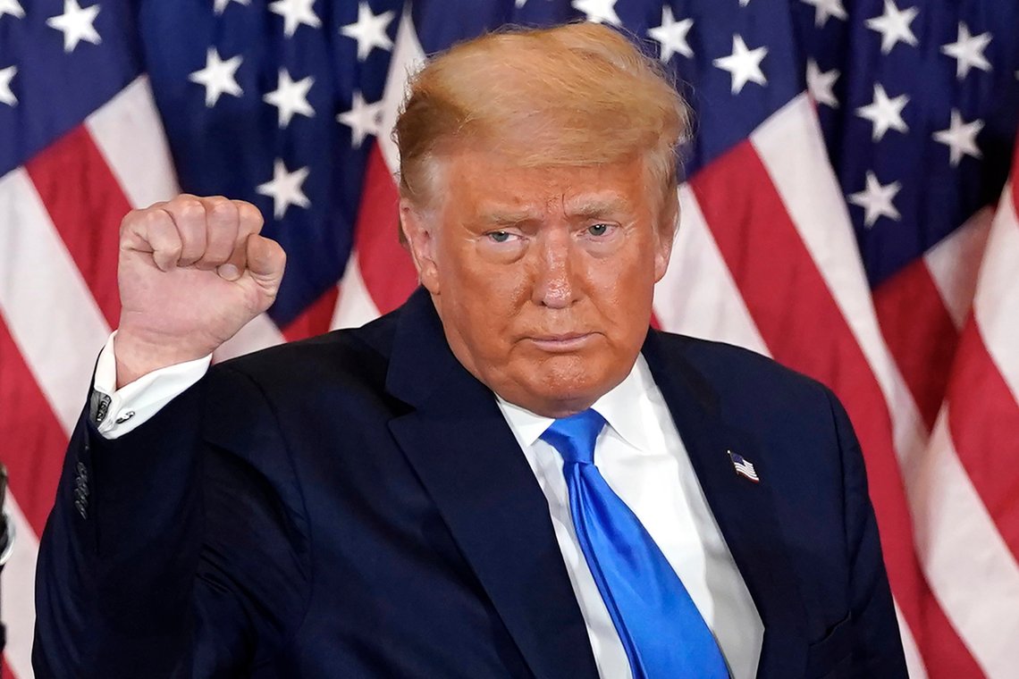 Verken tiltalen eller en eventuell dom mot Donald Trump er noe umiddelbart formelt hinder for at han kan stille til valg i november 2024. Arkivfoto: Evan Vucci / AP / NTB Verken tiltalen eller en eventuell dom mot Donald Trump er noe umiddelbart formelt hinder for at han kan stille til valg i november 2024. Arkivfoto: Evan Vucci / AP / NTB