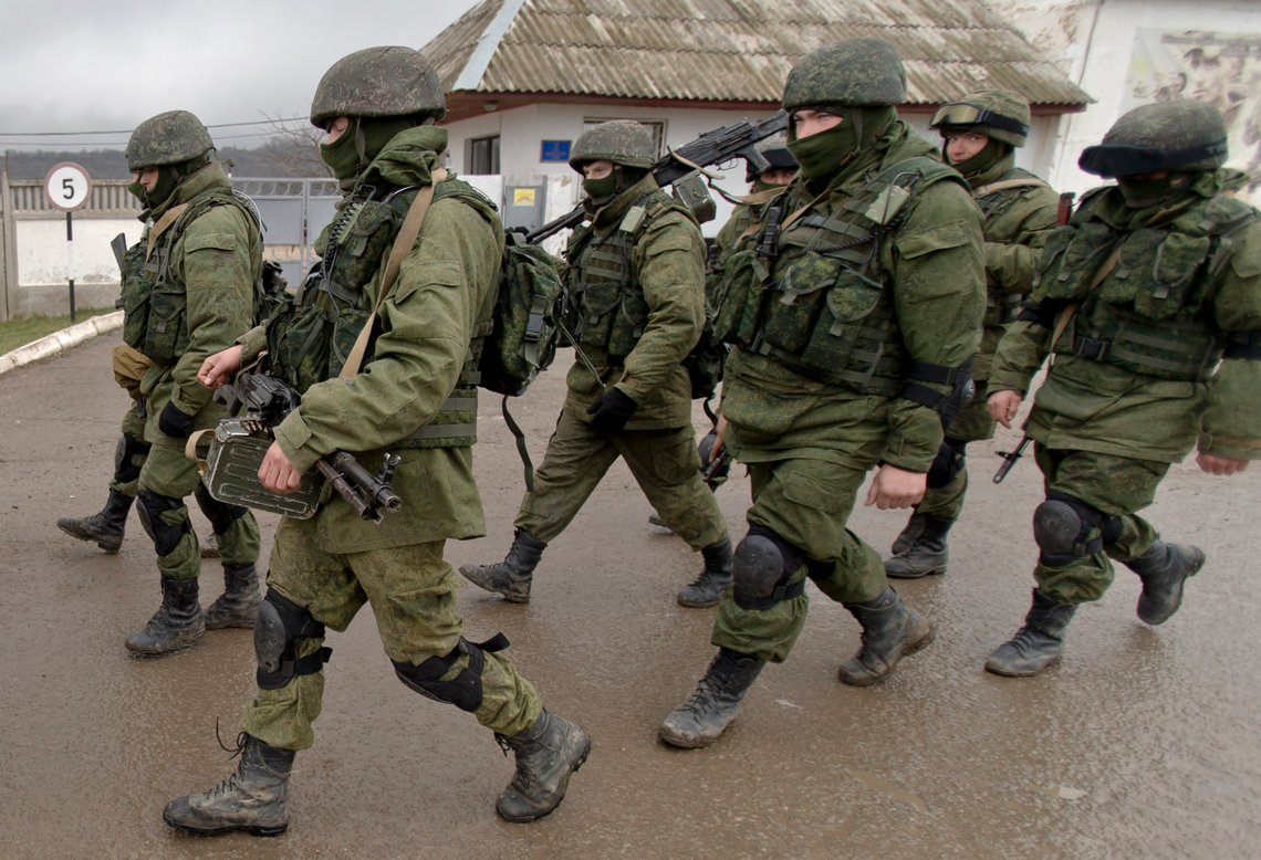 Russiske soldater på den militære basen Perevalne under invasjonen i 2014. Nå er russerne selv under angrep. Foto: AP /Vadim Ghirda/ NTB Russiske soldater på den militære basen Perevalne under invasjonen i 2014. Nå er russerne selv under angrep. Foto: AP /Vadim Ghirda/ NTB