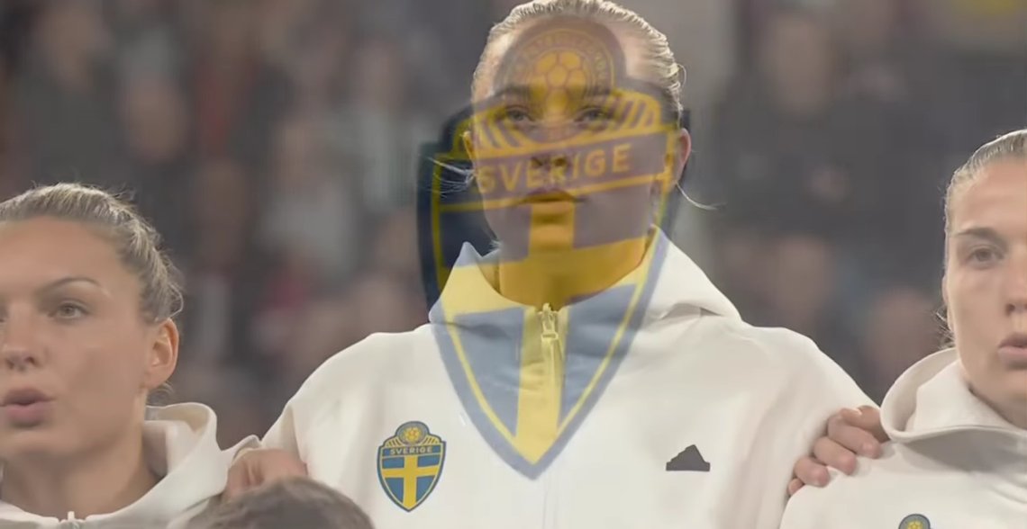 Foto: Skjermdump via YouTube. Amerikanere hyller Sverige som vant mot USAs woke kvinnelandslag. Kanskje fordi de svenske kvinnene sang nasjonalsangen som den skal synges - og for at de ser ut som ekte kvinner. Foto: Skjermdump via YouTube. Amerikanere hyller Sverige som vant mot USAs woke kvinnelandslag. Kanskje fordi de svenske kvinnene sang nasjonalsangen som den skal synges - og for at de ser ut som ekte kvinner.