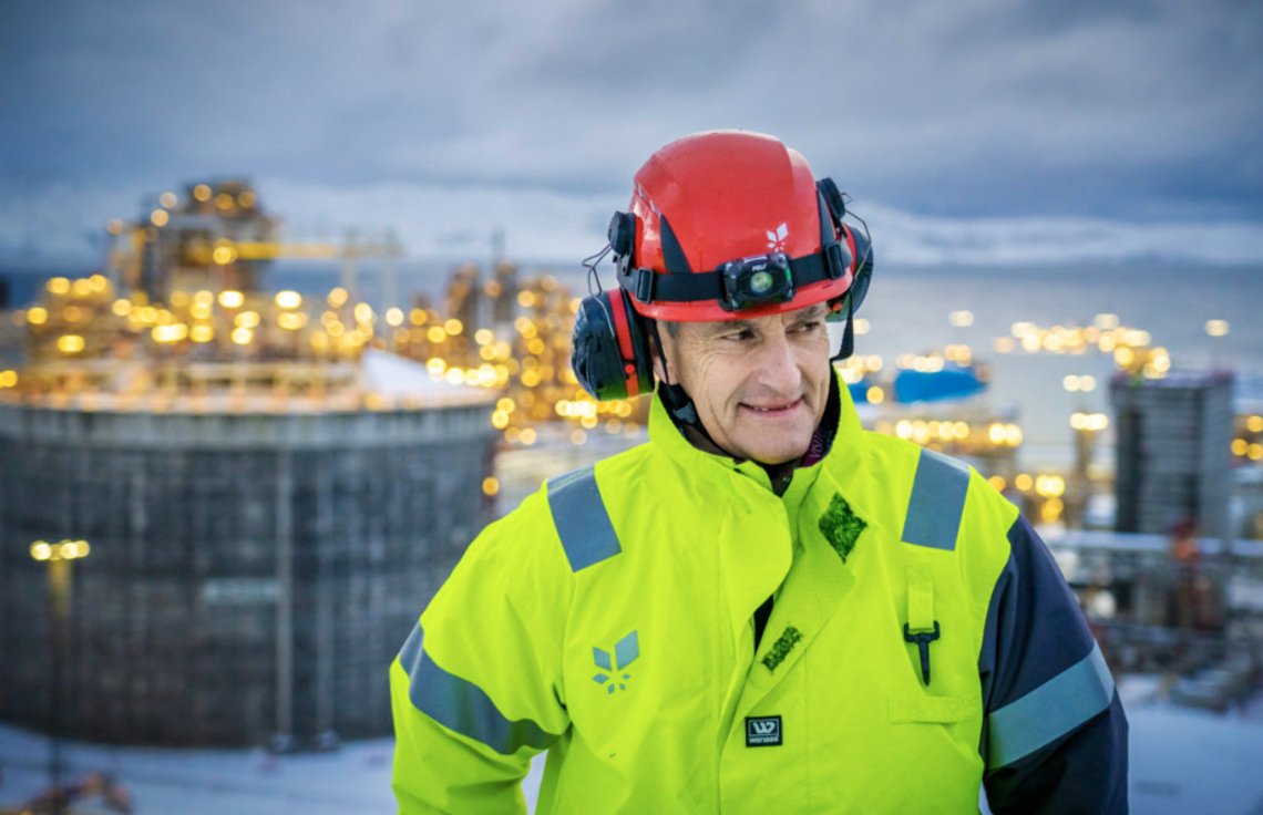Regjeringen sier ja til elektrifisering av Melkøya, ifølge flere medier. Her fra statsminister Jonas Gahr Støres (Ap) besøk til anlegget på Melkøya i vinter. Foto: Ole Berg-Rusten / NTB Regjeringen sier ja til elektrifisering av Melkøya, ifølge flere medier. Her fra statsminister Jonas Gahr Støres (Ap) besøk til anlegget på Melkøya i vinter. Foto: Ole Berg-Rusten / NTB
