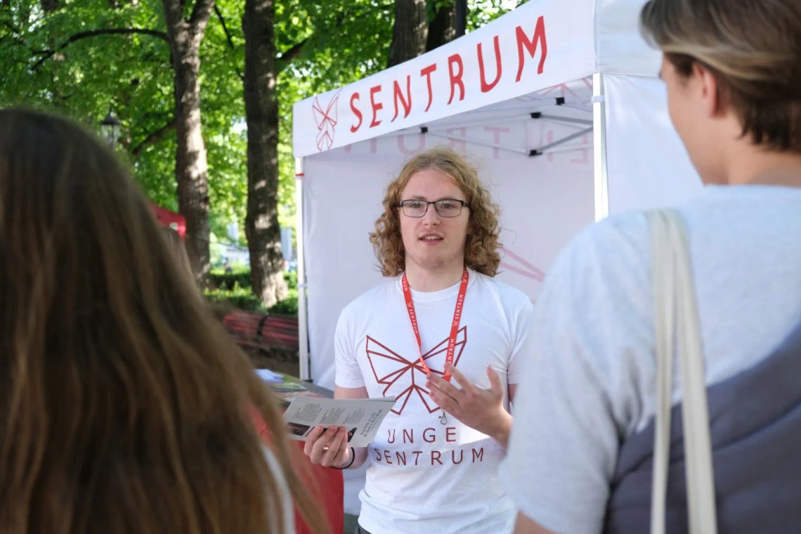 Simen Bondevik er en av de såkalte stjernene i Sentrum. Men ungdommen rømmer fra partiet. Foto: Sentrum Simen Bondevik er en av de såkalte stjernene i Sentrum. Men ungdommen rømmer fra partiet. Foto: Sentrum