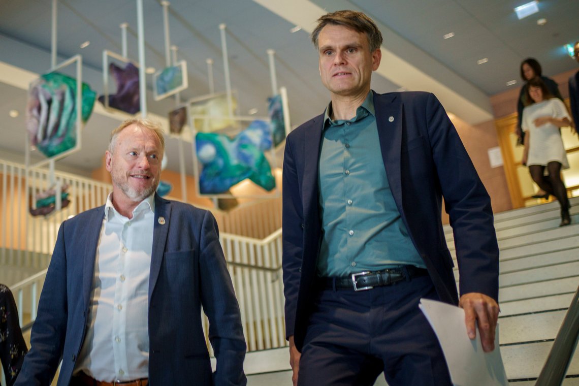 Oslo 20220921.
Byrådsleder Raymond Johansen og finansbyråd Einar Wilhelmsen møter pressen etter offentliggjøringen av Oslo-budsjettet i Rådhuset.
Foto: Heiko Junge / NTB Oslo 20220921.
Byrådsleder Raymond Johansen og finansbyråd Einar Wilhelmsen møter pressen etter offentliggjøringen av Oslo-budsjettet i Rådhuset.
Foto: Heiko Junge / NTB