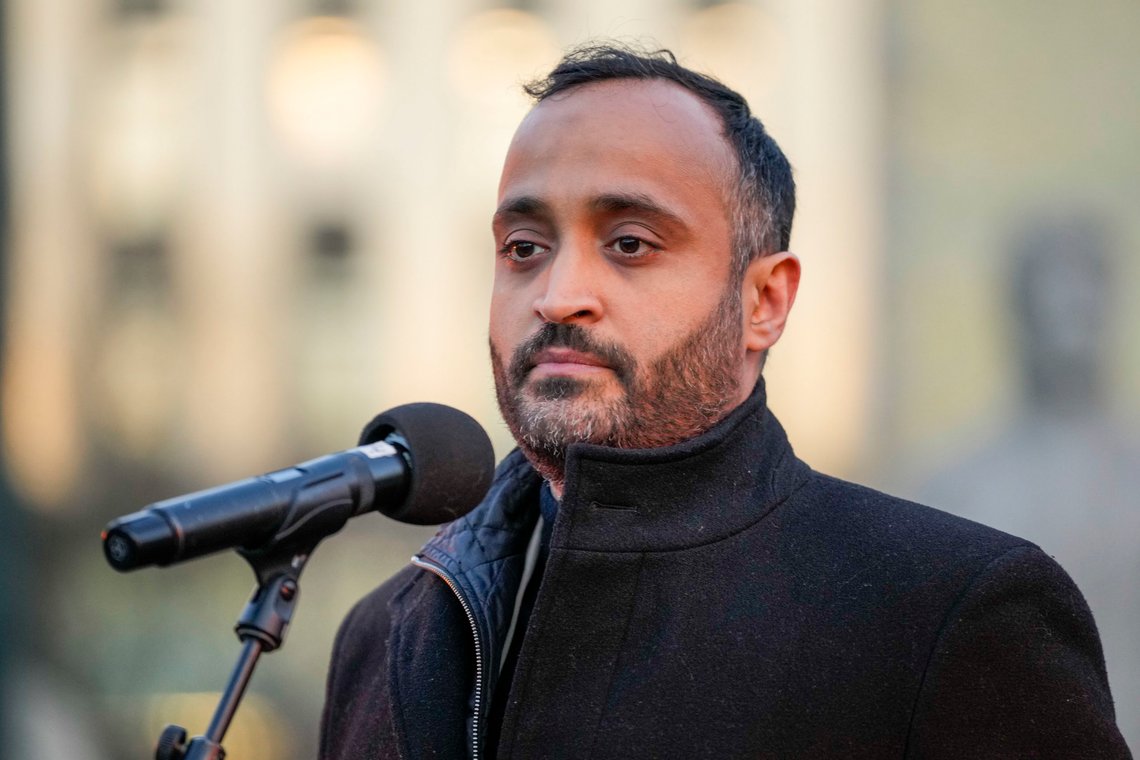 Oslo 20230127.
Varaordfører Abdullah Alsabeehg (Ap) holder appell under en demonstrasjon mot nedleggelsen av ABC-enheten og enda flere kutt i svangerskaps-, fødsels- og barselomsorgen. Markeringen finner sted på Eidsvolls plass i Oslo fredag.
Foto: Beate Oma Dahle / NTB Oslo 20230127.
Varaordfører Abdullah Alsabeehg (Ap) holder appell under en demonstrasjon mot nedleggelsen av ABC-enheten og enda flere kutt i svangerskaps-, fødsels- og barselomsorgen. Markeringen finner sted på Eidsvolls plass i Oslo fredag.
Foto: Beate Oma Dahle / NTB