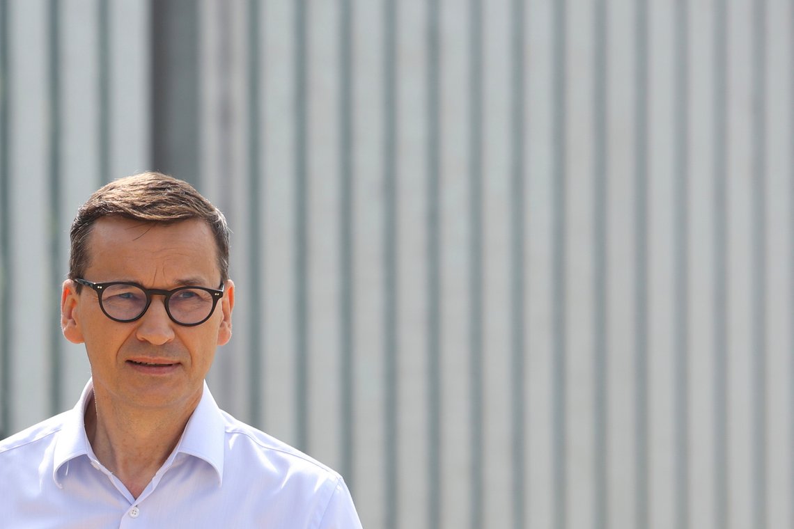 Polens statsminister Mateusz Morawiecki har ikke lagt konflikten med Ukrainas president Volodymyr Zelenskyj bak seg. Fredag kom han med et nytt stikk. Foto: Michal Dyjuk / AP / NTB Polens statsminister Mateusz Morawiecki har ikke lagt konflikten med Ukrainas president Volodymyr Zelenskyj bak seg. Fredag kom han med et nytt stikk. Foto: Michal Dyjuk / AP / NTB