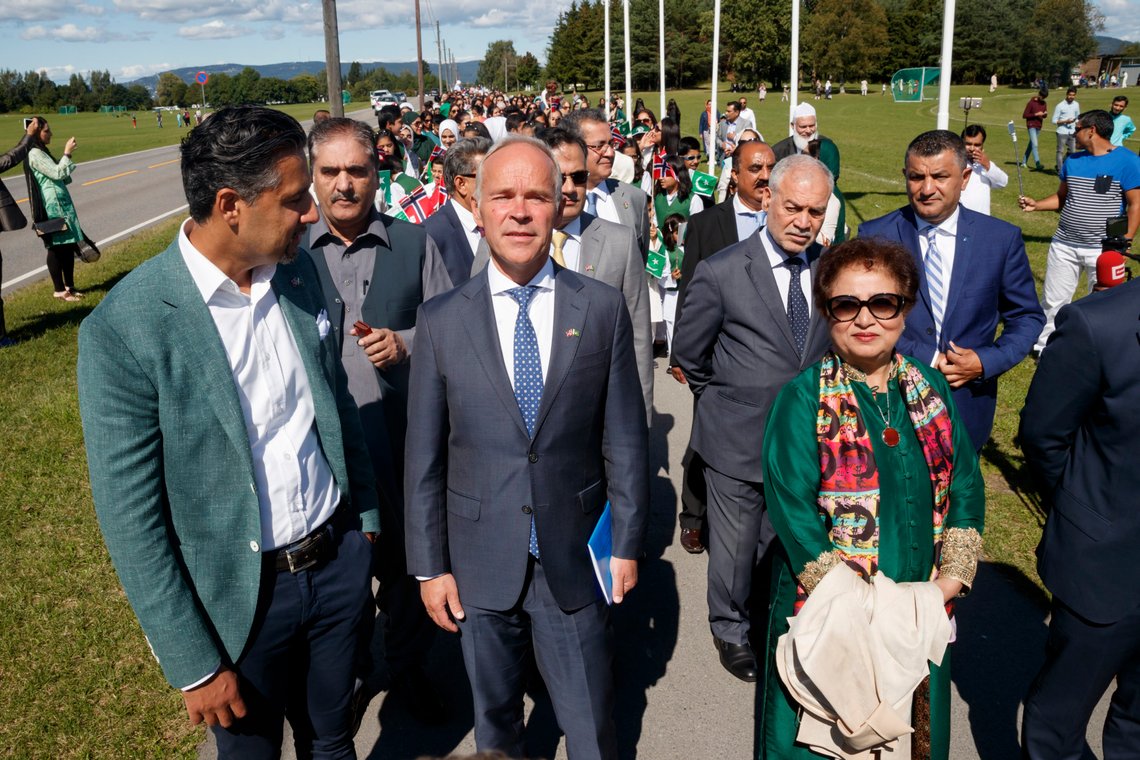 OSLO 20170814.
Norsk-pakistanere feirer Pakistans nasjonaldag på Ekebergsletta i Oslo mandag.
Statsråd Jan Tore Sanner, Pakistans ambassadør Riffat Masood og stortingsrepresentant Abid Raja deltok i feiringen.
Foto: Cornelius Poppe / NTB OSLO 20170814.
Norsk-pakistanere feirer Pakistans nasjonaldag på Ekebergsletta i Oslo mandag.
Statsråd Jan Tore Sanner, Pakistans ambassadør Riffat Masood og stortingsrepresentant Abid Raja deltok i feiringen.
Foto: Cornelius Poppe / NTB