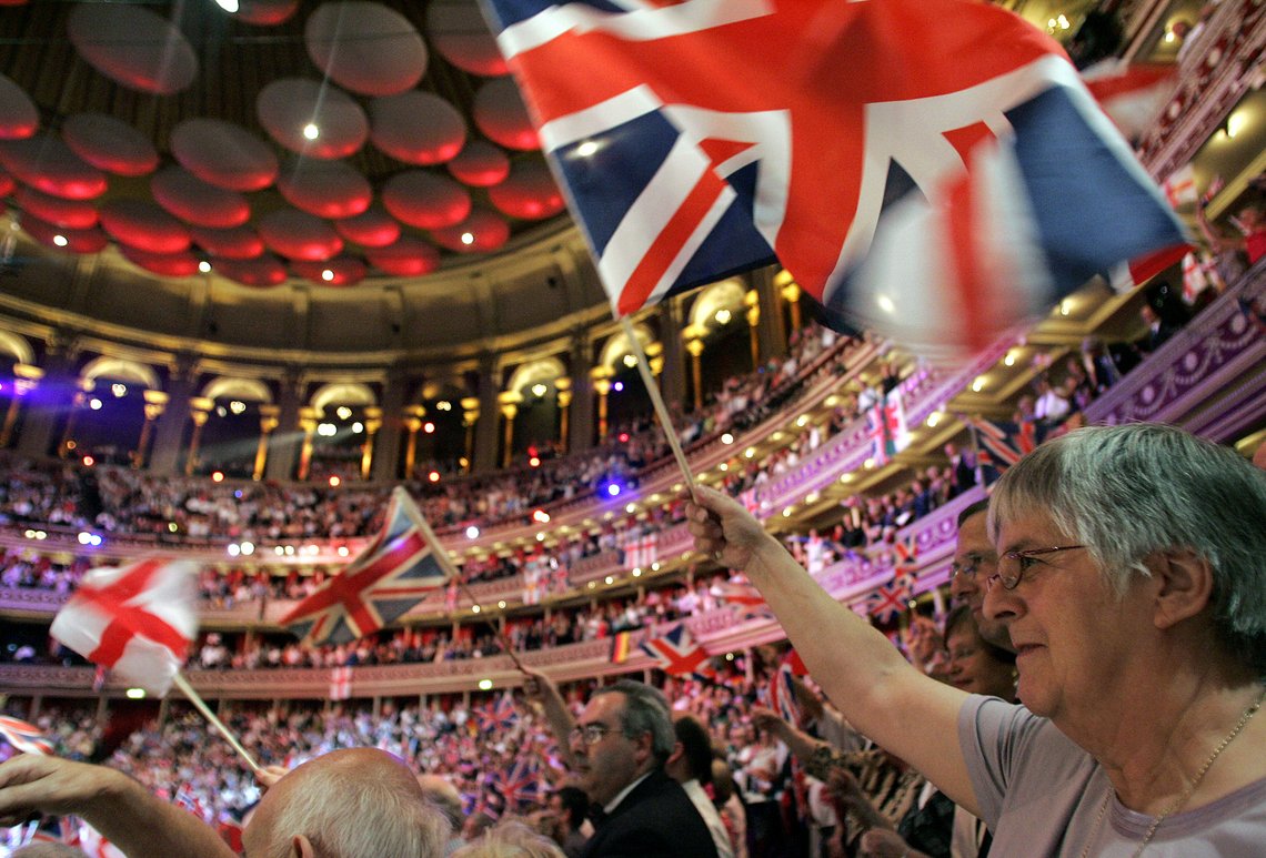 Night of the Proms i 2006. Slik så det ut i Royal Albert Hall før Brexit: Massevis av britiske og engelske flagg, en folkefest. Nå har Remainers ødelagt hele feiringen. Foto: AP /Akira Suemori/ NTB Night of the Proms i 2006. Slik så det ut i Royal Albert Hall før Brexit: Massevis av britiske og engelske flagg, en folkefest. Nå har Remainers ødelagt hele feiringen. Foto: AP /Akira Suemori/ NTB