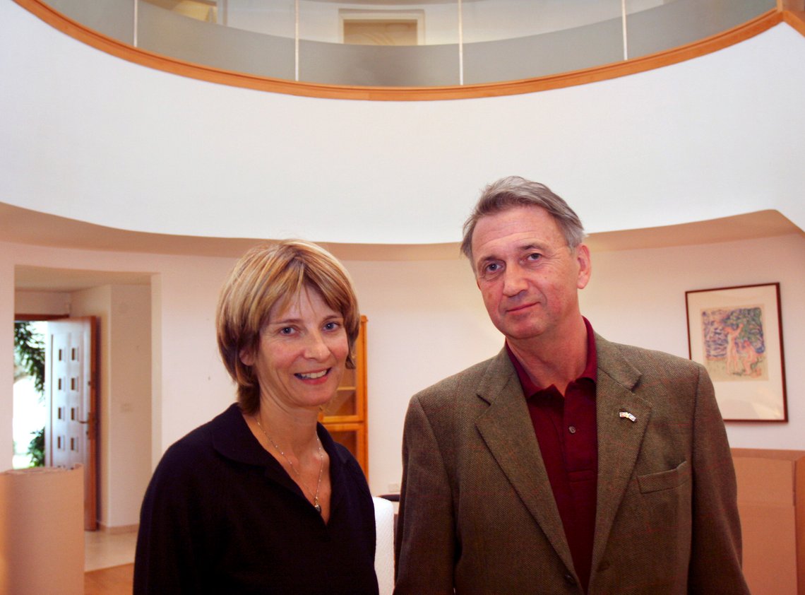Hertzlia, Israel , 20041215 .
Etter mange år tett på konflikten mellom israelere og palestinere, bryter Mona Juul og Terje Rød-Larsen opp fra Israel og flytter til New York. Hverdagen blir enklere og mer forutsigbar, men samtidig er det vemodig på flytte fra Israel, sier Mona Juul, som har vært ambassadør i landet i fire år. Fra januar skal hun arbeide ved den norske FN-delegasjonen. ( Foto: Michael Ø. Beck / SCANPIX ) Hertzlia, Israel , 20041215 .
Etter mange år tett på konflikten mellom israelere og palestinere, bryter Mona Juul og Terje Rød-Larsen opp fra Israel og flytter til New York. Hverdagen blir enklere og mer forutsigbar, men samtidig er det vemodig på flytte fra Israel, sier Mona Juul, som har vært ambassadør i landet i fire år. Fra januar skal hun arbeide ved den norske FN-delegasjonen. ( Foto: Michael Ø. Beck / SCANPIX )