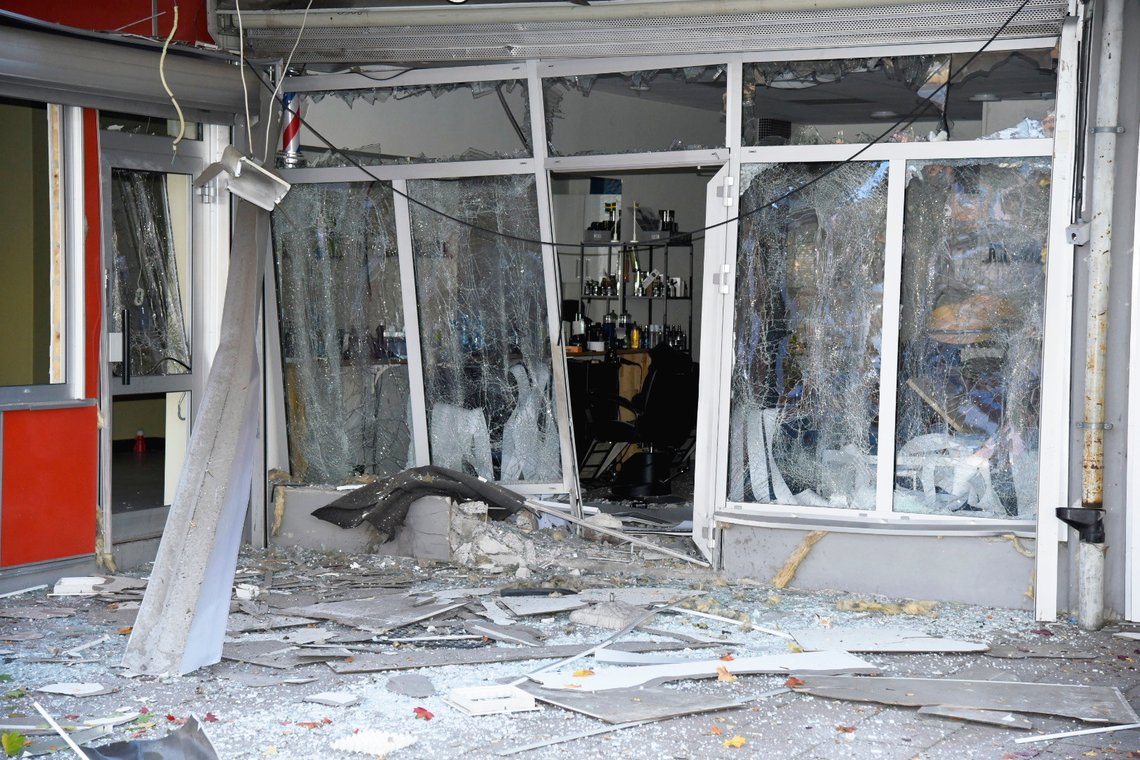 Märsta, SVERIGE 20191007.
Frisörsalong i Märsta norr om Stockholm där en explosion inträffat natten mot måndagen.
Foto: MARKO SÄÄVÄLÄ/TT / NTB Märsta, SVERIGE 20191007.
Frisörsalong i Märsta norr om Stockholm där en explosion inträffat natten mot måndagen.
Foto: MARKO SÄÄVÄLÄ/TT / NTB