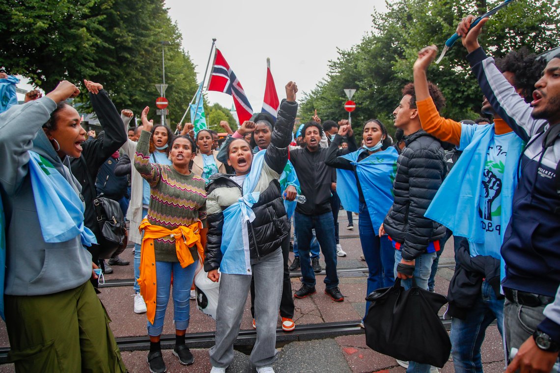 Demonstranter protesterer i Bergen den 2. september 2023 mot at Eritreisk forening i Hordaland skal markere begynnelsen av frigjøringskrigen mot Etiopia. Foto: Tuva Åserud / NTB Demonstranter protesterer i Bergen den 2. september 2023 mot at Eritreisk forening i Hordaland skal markere begynnelsen av frigjøringskrigen mot Etiopia. Foto: Tuva Åserud / NTB