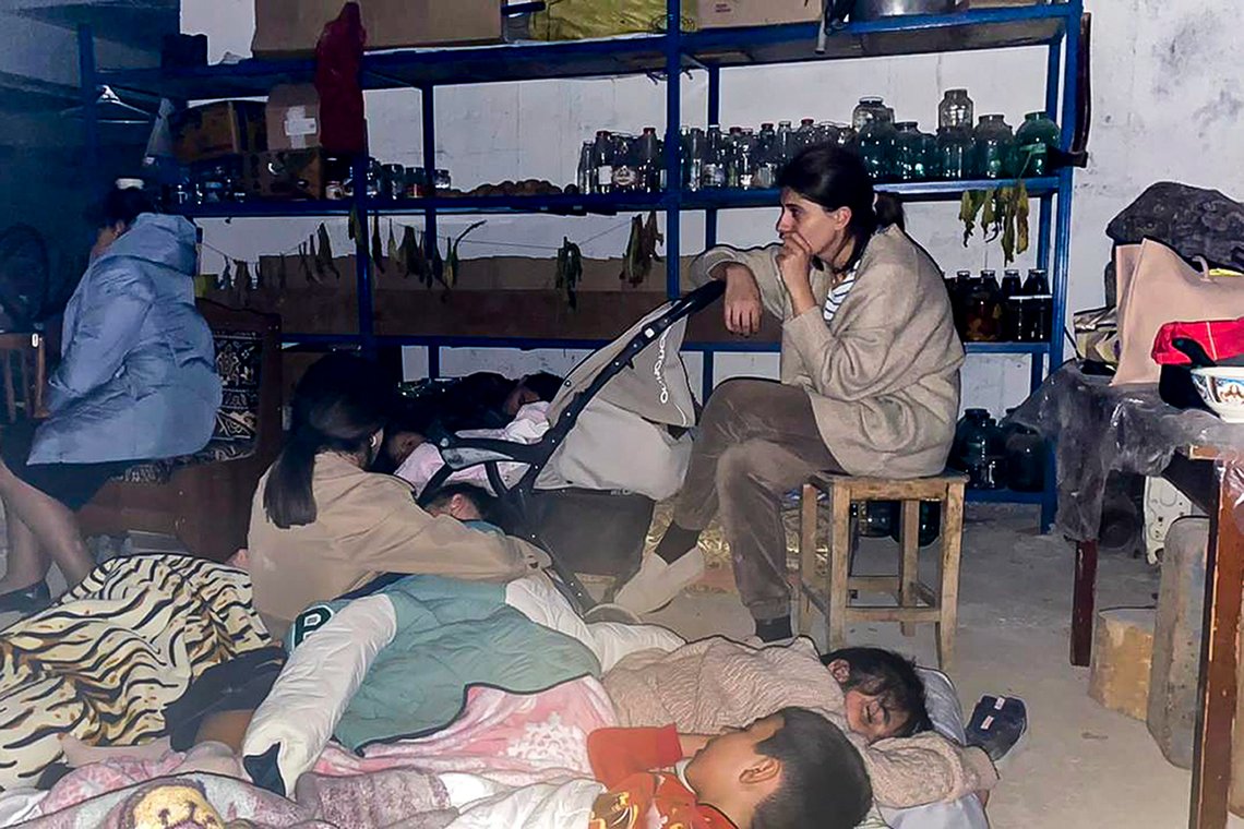 Sivile i tilfluktsrom i Stepanakert, Nagorno-Karabakhs største by. Foto: Siranush Sargsyan / AP / NTB Sivile i tilfluktsrom i Stepanakert, Nagorno-Karabakhs største by. Foto: Siranush Sargsyan / AP / NTB