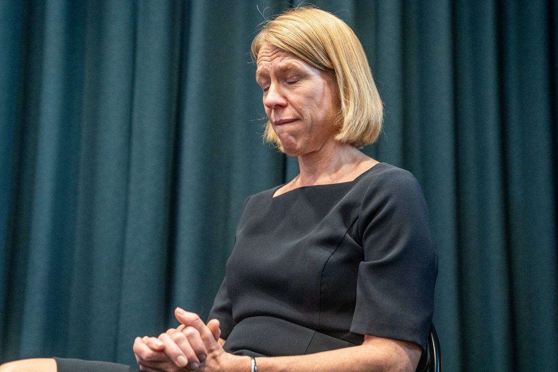 Oslo 20230830.
Utenriksminister Anniken Huitfeldt etter pressekonferansen om habilitetsvurderingen som lovavdelingen i Justis- og beredskapsdepartementet har foretatt i forbindelse med at hennes ektemann har handlet aksjer i norske, børsnoterte selskaper mens hun har vært utenriksminister.
Foto: Annika Byrde / NTB Oslo 20230830.
Utenriksminister Anniken Huitfeldt etter pressekonferansen om habilitetsvurderingen som lovavdelingen i Justis- og beredskapsdepartementet har foretatt i forbindelse med at hennes ektemann har handlet aksjer i norske, børsnoterte selskaper mens hun har vært utenriksminister.
Foto: Annika Byrde / NTB