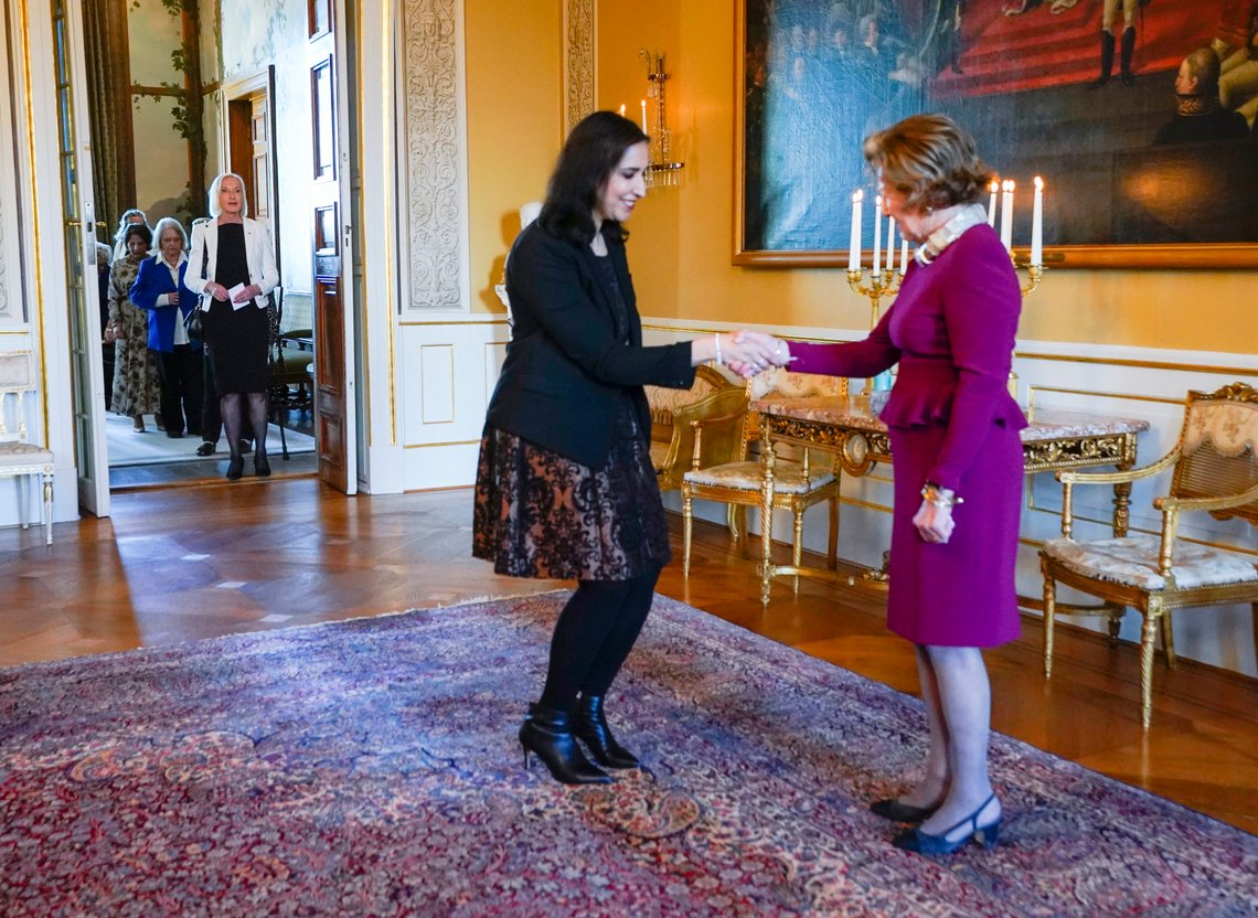 Oslo 20230308.
Shazia Majid (t.v.) hilser på dronning Sonja. Dronningen holder lunsj for foregangskvinner på Slottet.
Foto: Lise Åserud / NTB / POOL Oslo 20230308.
Shazia Majid (t.v.) hilser på dronning Sonja. Dronningen holder lunsj for foregangskvinner på Slottet.
Foto: Lise Åserud / NTB / POOL