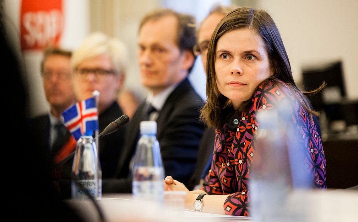 Katrín Jakobsdóttir er ikke på jobb idag. Men hun er ikke hjemme for å stelle huset eller lage mat. Det er «Kvennafrí» på Island. Foto: Seppo Samuli, Wikimedia Commons Katrín Jakobsdóttir er ikke på jobb idag. Men hun er ikke hjemme for å stelle huset eller lage mat. Det er «Kvennafrí» på Island. Foto: Seppo Samuli, Wikimedia Commons