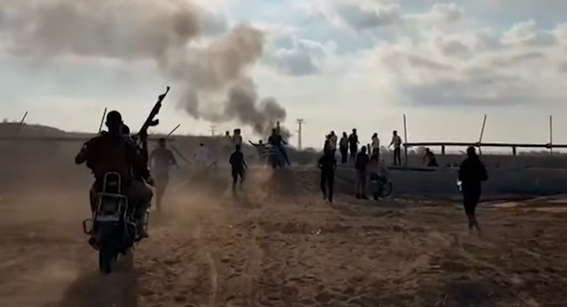 Hamas angriper Israel. Hamas angriper Israel.