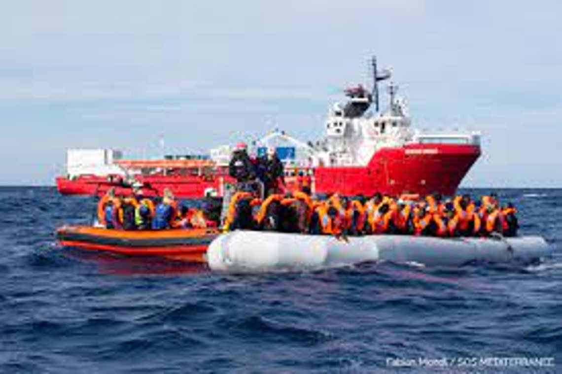 Oceans Viking plukker opp migranter i Middelhavet, og en god del av disse migrantene havner i Norge. Foto: SOS Méditerranée Oceans Viking plukker opp migranter i Middelhavet, og en god del av disse migrantene havner i Norge. Foto: SOS Méditerranée