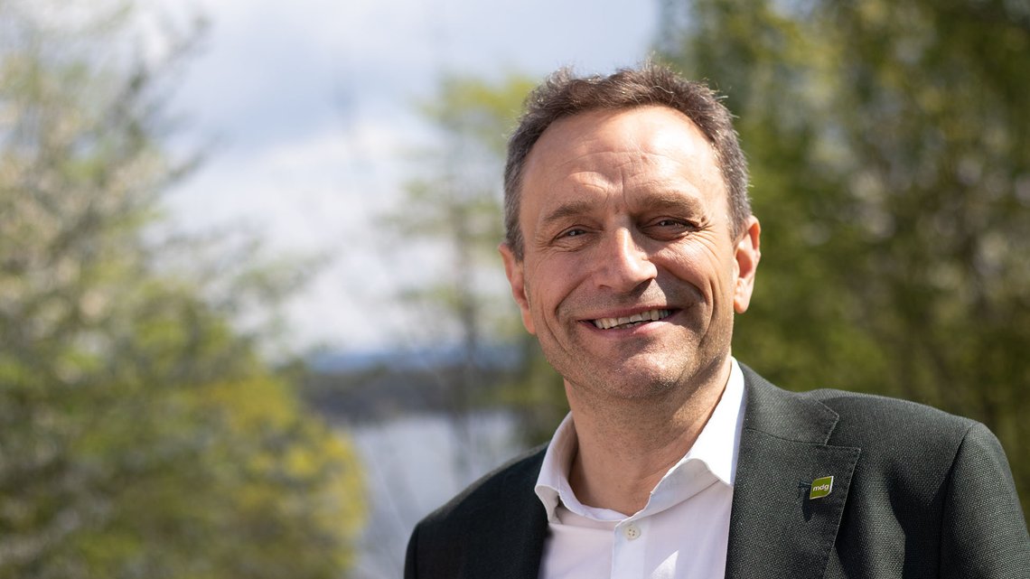 Arild Hermstad er partileder i MDG, som nå krever umiddelbar våpenhvile i krigen mellom Israel og Hamas. Foto: MDG Arild Hermstad er partileder i MDG, som nå krever umiddelbar våpenhvile i krigen mellom Israel og Hamas. Foto: MDG