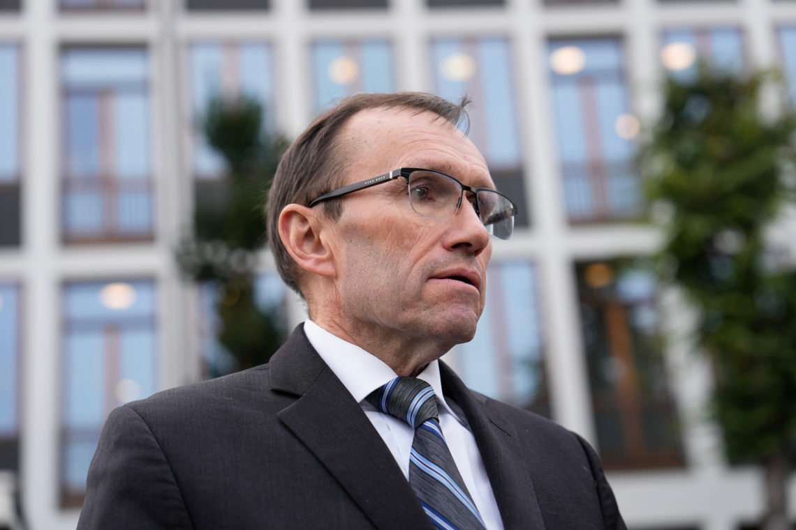 Utenriksminister Espen Barth Eide (Ap) oppfordrer til å vente på en avklaring om hvem som står bak sykehusangrepet i Gaza by tirsdag, før man slår noe fast. Foto: Beate Oma Dahle / NTB Utenriksminister Espen Barth Eide (Ap) oppfordrer til å vente på en avklaring om hvem som står bak sykehusangrepet i Gaza by tirsdag, før man slår noe fast. Foto: Beate Oma Dahle / NTB
