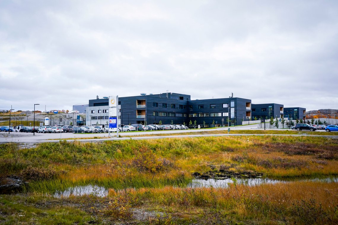 Kirkenes sykehus, Finnmarkssykehuset, lokalisert ved Andrevann i Kirkenes, Sør-Varanger.Foto: Lise Åserud / NTB Kirkenes sykehus, Finnmarkssykehuset, lokalisert ved Andrevann i Kirkenes, Sør-Varanger.Foto: Lise Åserud / NTB