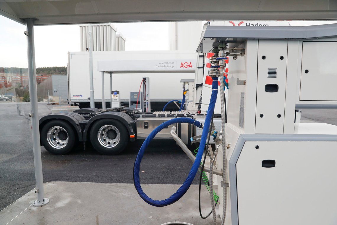 Norges første fyllestasjon for flytende biogass som drivstoff til tungtransport åpnet på Furuset i Oslo.
Foto: Cornelius Poppe / NTB Norges første fyllestasjon for flytende biogass som drivstoff til tungtransport åpnet på Furuset i Oslo.
Foto: Cornelius Poppe / NTB