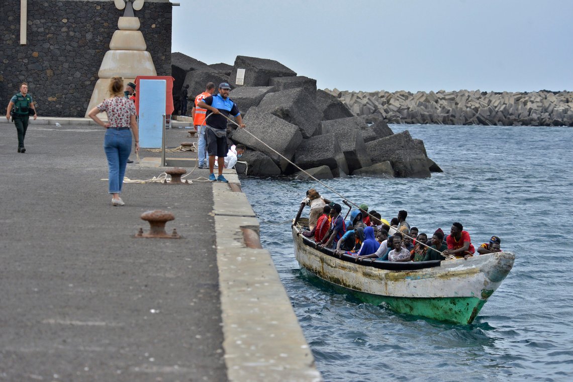 Strømmen av afrikanske illegale migranter til Kanariøyene fortsetter. Foto: AP-NTB. Strømmen av afrikanske illegale migranter til Kanariøyene fortsetter. Foto: AP-NTB.