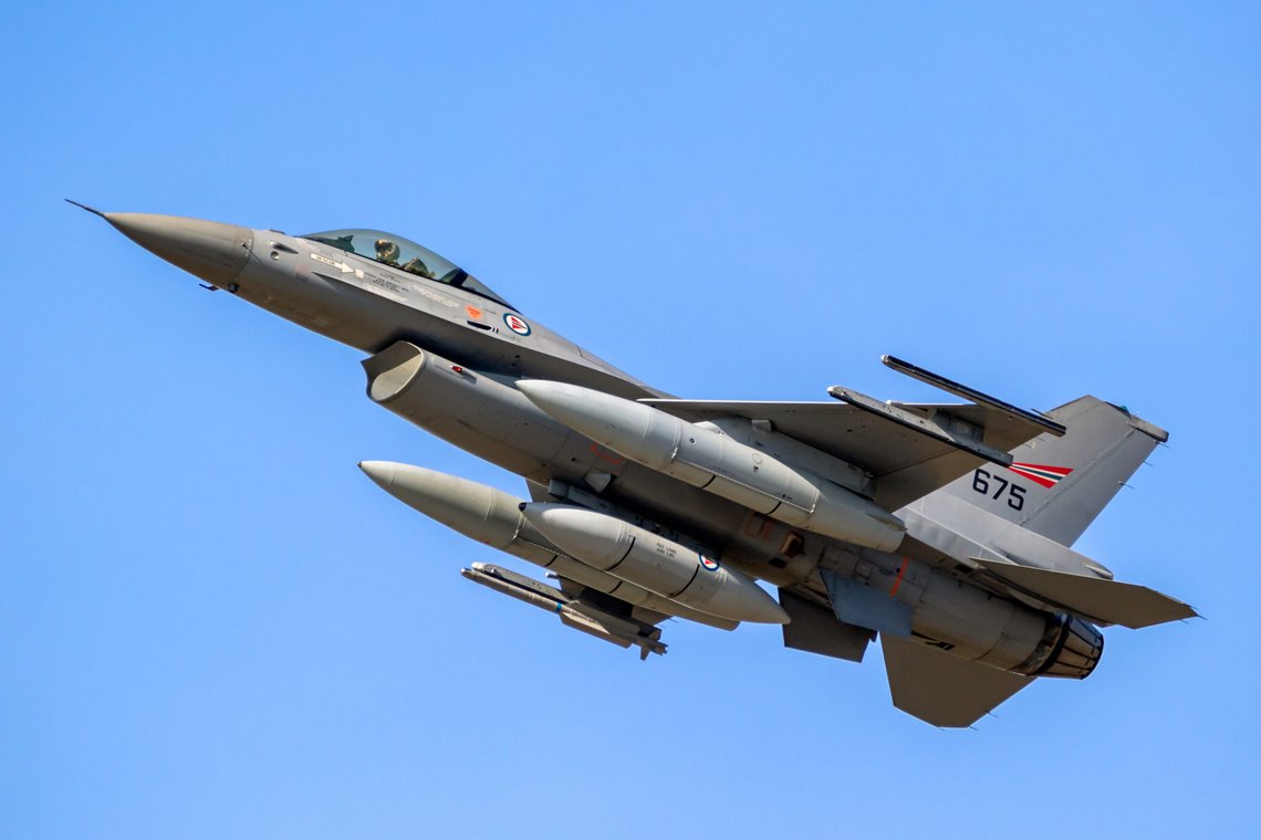 Royal Norwegian Air Force F-16 Viper fighter jet in flight. Belgium, September 14, 2019. Photo: Shutterstock by VanderWolf Images, The Netherlands. Royal Norwegian Air Force F-16 Viper fighter jet in flight. Belgium, September 14, 2019. Photo: Shutterstock by VanderWolf Images, The Netherlands.